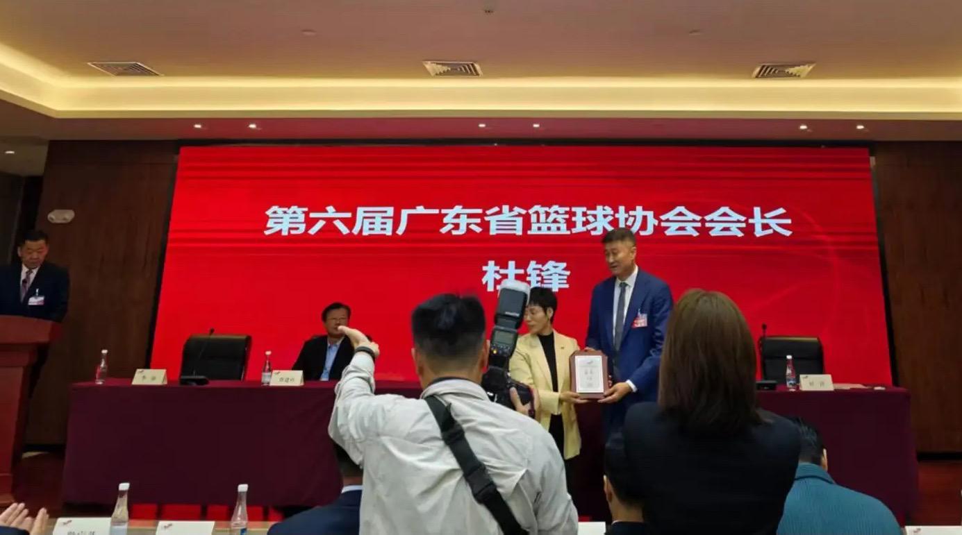 云体育-杜锋如愿高升!还能当广东主教练吗?官宣确认,李春江机会来了