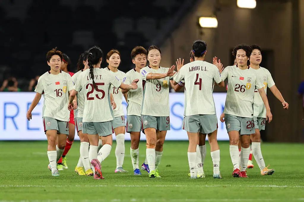 又菜又懒的混子教练！被米利西奇浪费两年，女足展现惊人下滑速度